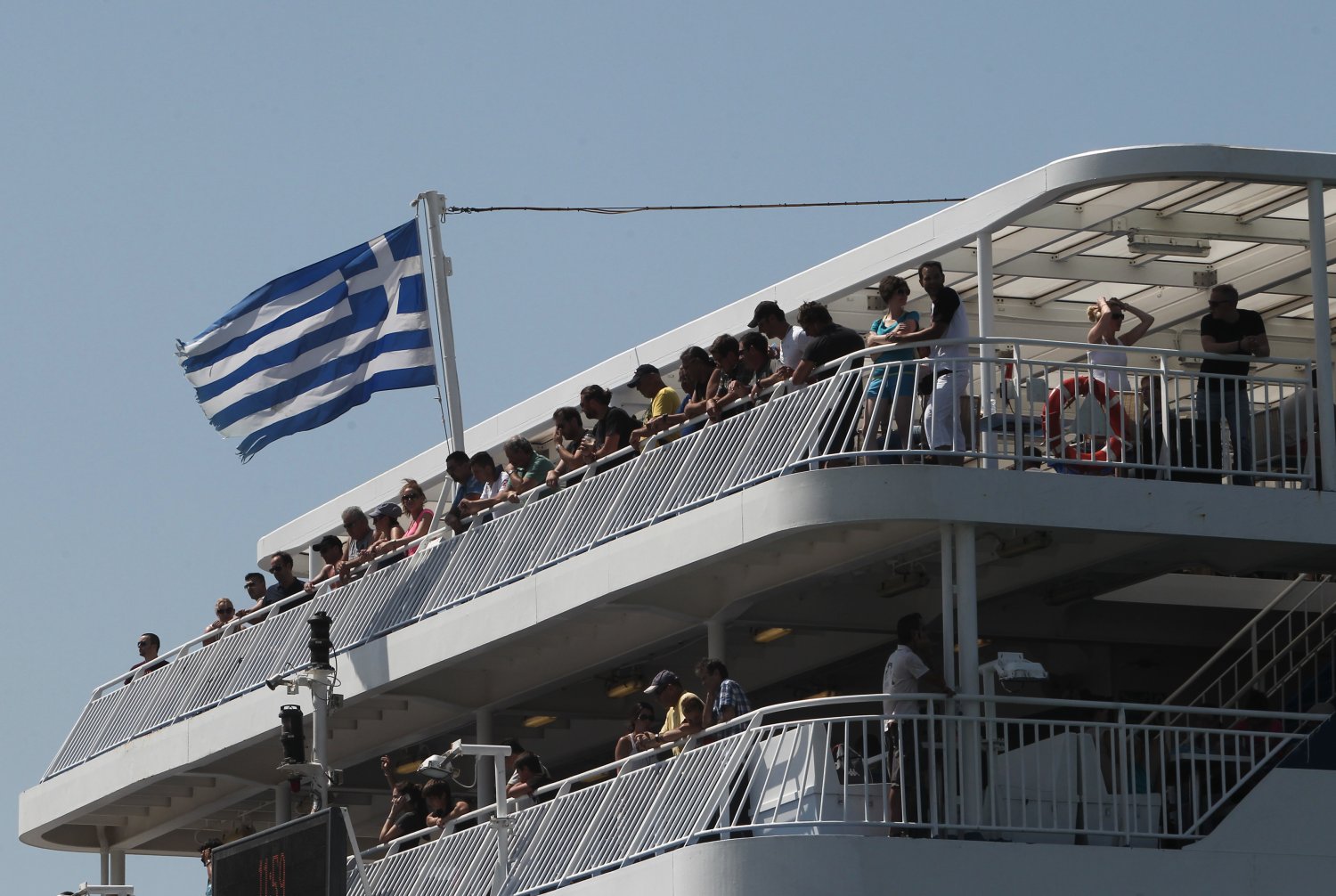 Ship from Corfu to Igoumenitsa “stuck” in the shallows – Suffering for 500 passengers
 –