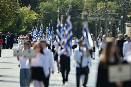 28η Οκτωβρίου:  Με λαμπρότητα η μεγάλη μαθητική παρέλαση στο Σύνταγμα (βίντεο)