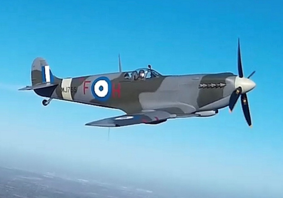 28η Οκτωβρίου: Το ελληνικό Spitfire πετά στη Θεσσαλονίκη – Τι λέει ο πιλότος του