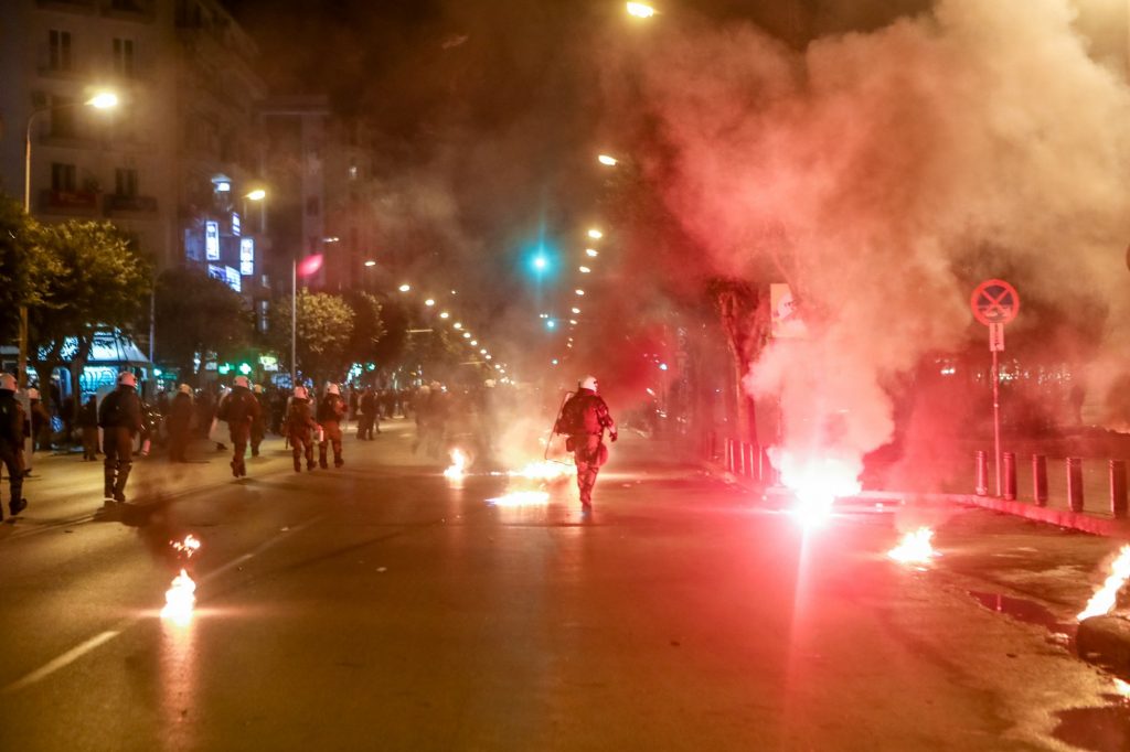 Θεσσαλονίκη: Ένταση και προσαγωγές σε πορεία αντιεξουσιαστών