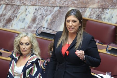 Βουλή: Η κόκκινη σφυρίχτρα της Ζωής Κωνσταντοπούλου