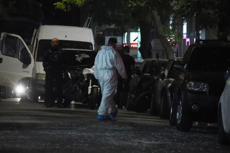 Μυστήριο με την έκρηξη στους Αμπελόκηπους – Στις έρευνες η Αντιτρομοκρατική, βρέθηκε όπλο