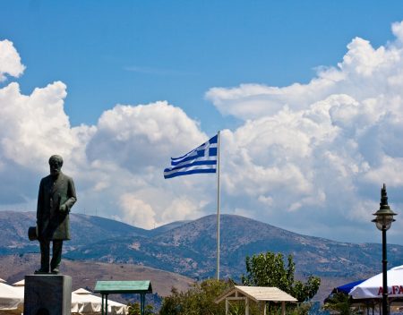 «Δέσποτα, αφόρισε τα υποδήματα των θυγατέρων μου!»