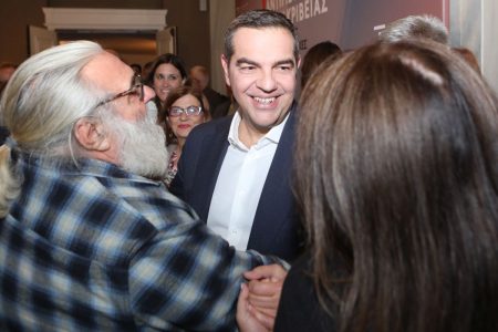 «Εδώ είμαι, δεν έφυγα….», είπε ο Τσίπρας, αλλά έφυγε η εισαγγελέας