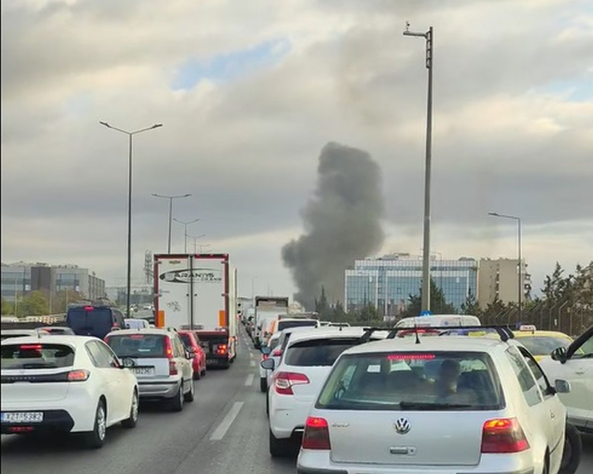 Κίνηση: Χάος στον Κηφισό, στις φλόγες αυτοκίνητο