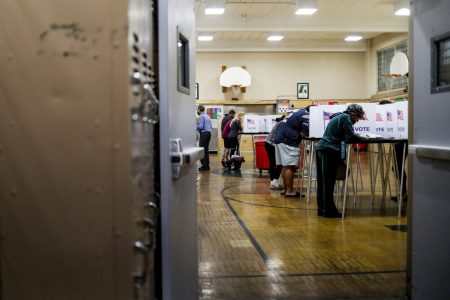 Τα αποτελέσματα του πρώτου exit poll για τις αμερικανικές εκλογές – Τι δείχνει για Τραμπ και Χάρις