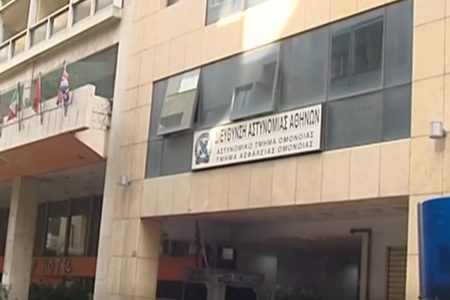 ΑΤ Ομόνοιας: Έκλεψαν κατασχεμένα αυτοκίνητα έξω από το τμήμα