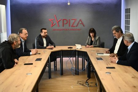 ΣΥΡΙΖΑ: Στην Κουμουνδούρου οι 4 υποψήφιοι – Συνάντηση με Παππά και Σβίγγου