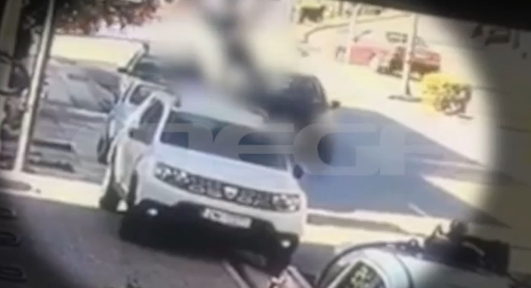 Documentary video of a pedestrian being dragged by a car – 60-year-old dead
 –