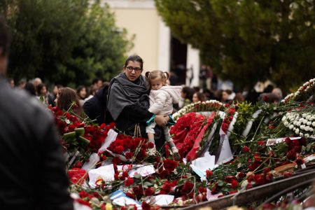 Πολυτεχνείο: Έκλεισαν οι πύλες για να ξεκινήσει η πορεία