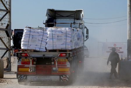 Μεγάλο κομβόι με φορτηγά που μετέφεραν τρόφιμα στη Γάζα λεηλατήθηκε