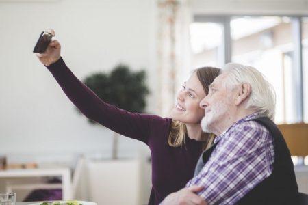 Παγκόσμια Ημέρα Εθελοντισμού: Το πρόγραμμα Φιλία σε κάθε Ηλικία ενισχύει τον εθελοντισμό προς όφελος συνανθρώπων μας μεγαλύτερης ηλικίας