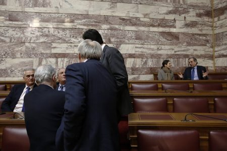 Τι ακούγεται στους διαδρόμους της Βουλής για τη διαγραφή του Αντώνη Σαμαρά