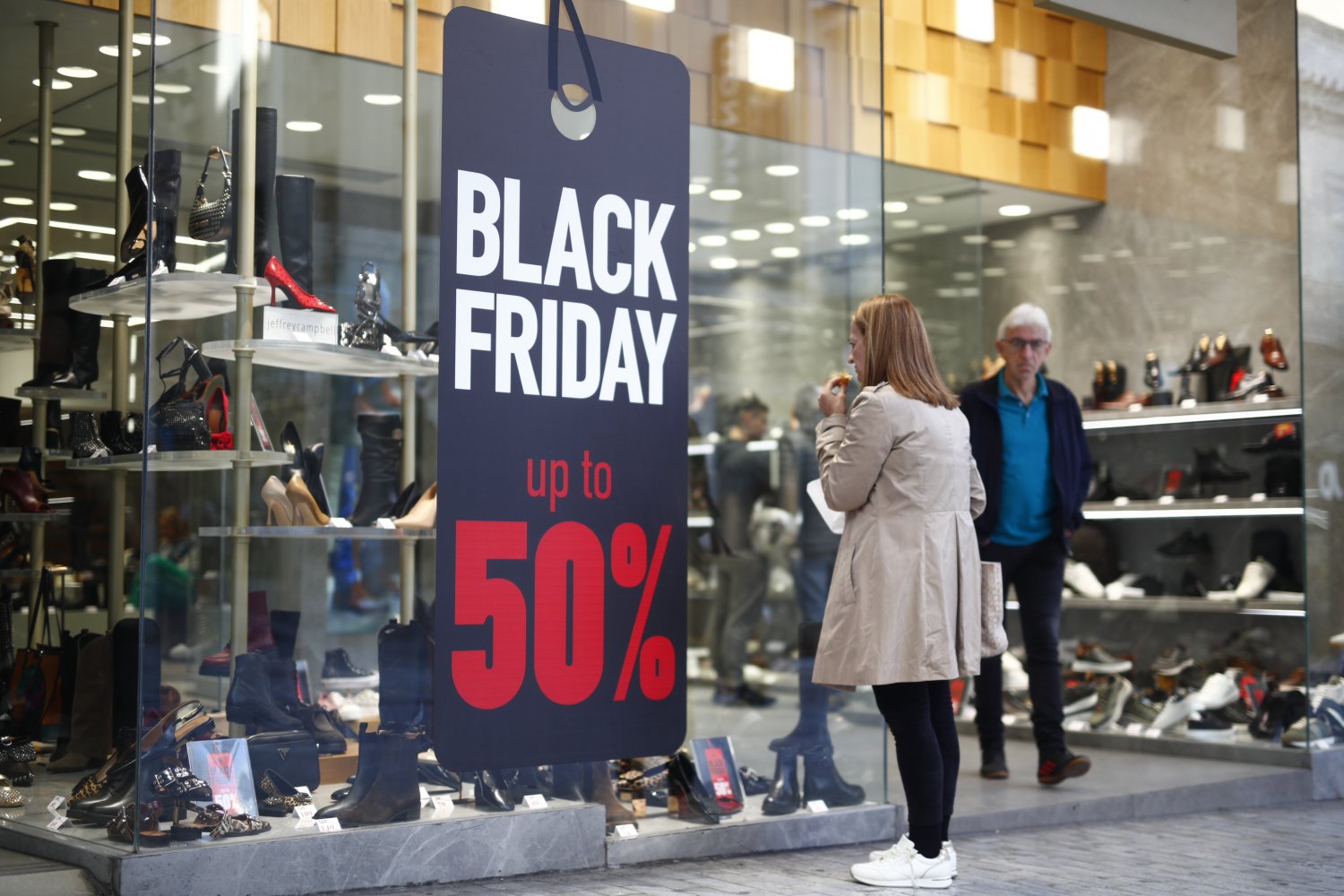 Black Friday: Το ωράριο που θα λειτουργήσουν τα καταστήματα – Ανοιχτά το τριήμερο