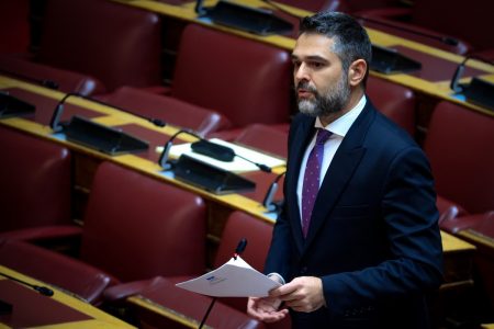 ΣΥΡΙΖΑ: Ανεξαρτητοποιείται ο Σαρακιώτης – Την Πέμπτη το ανακοινώνει στη Βουλή