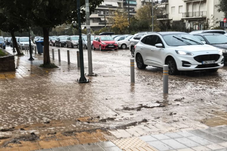 Καιρός: Κακοκαιρία με καταιγίδες και κίνδυνο για πλημμύρες – Πού χρειάζεται προσοχή