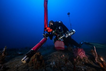 O Luiz Rocha με την Under the Pole μας προσκαλούν σε μία τολμηρή, υποβρύχια αποστολή στη μεσοφωτική ζώνη