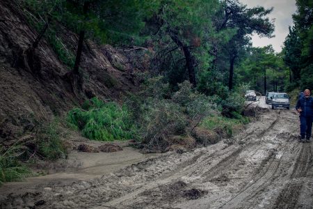 Κακοκαιρία: Ήχησε το 112 σε Πάτμο και Ρόδο