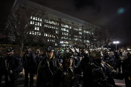 Νότια Κορέα: Σε ισχύ ο στρατιωτικός νόμος – Υπό αστυνομικό κλοιό η Βουλή – Λεπτό προς λεπτό οι εξελίξεις