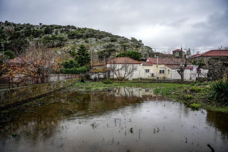 Κακοκαιρία Bora: Φεύγει με νέες καταιγίδες – Πού χρειάζεται προσοχή