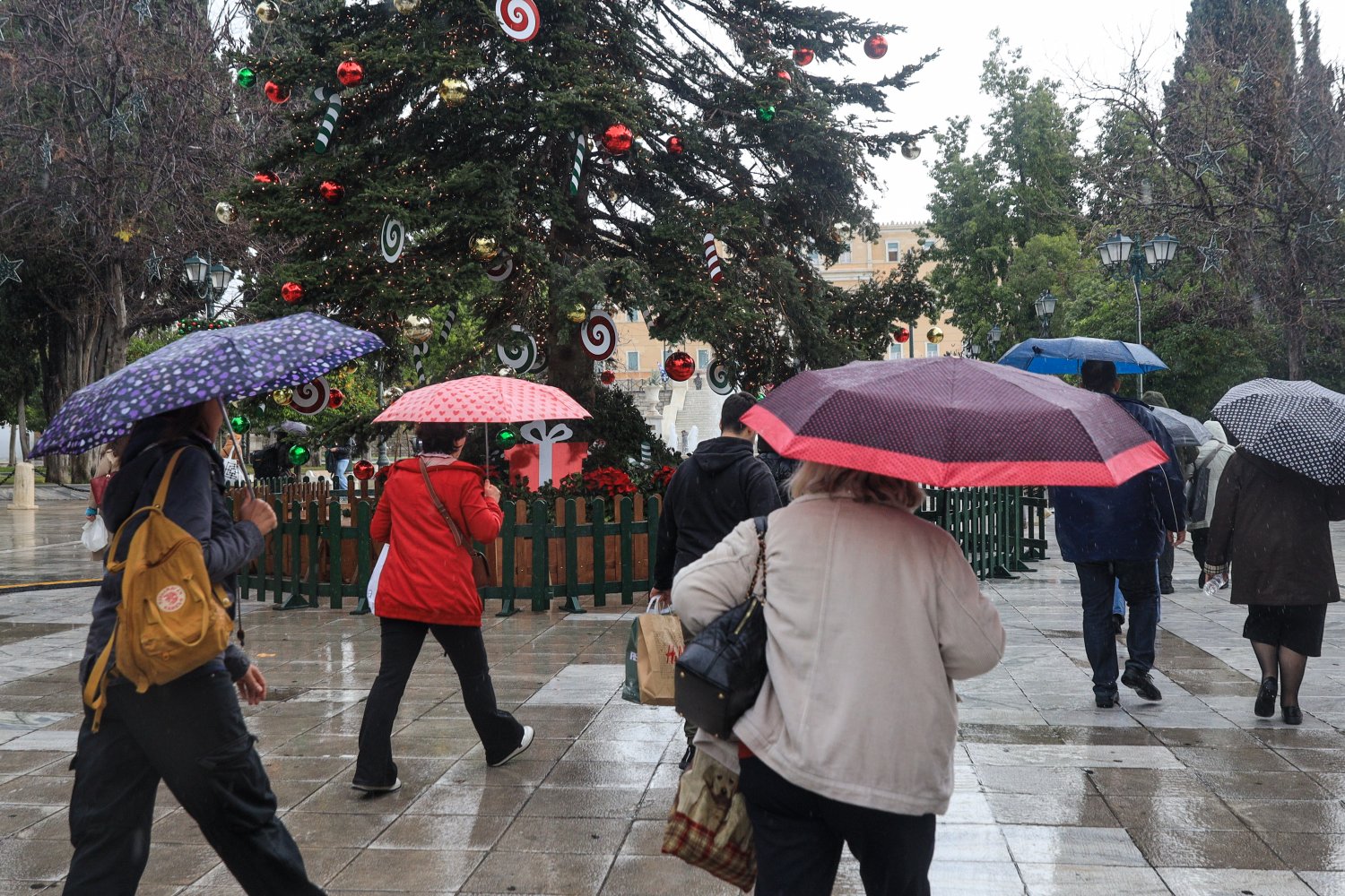 Καιρός: Διπλό χτύπημα της κακοκαιρίας με βροχές και καταιγίδες – Πότε θα βρέξει στην Αττική