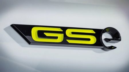 Νέο ηλεκτρικό μέλλον για τα διακριτικά GSe της Opel