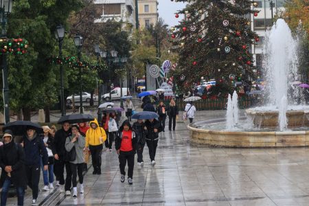 Καιρός: Καταιγίδες από το μεσημέρι της Παρασκευής – Τι καιρό θα κάνει τα Χριστούγεννα