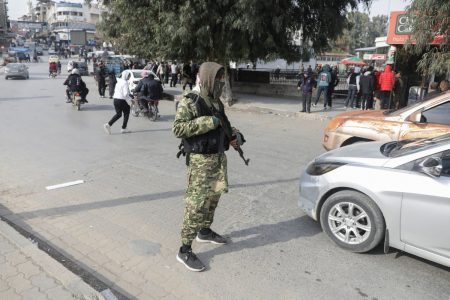 Συρία: Οι αντάρτες προελαύνουν στη Χομς – Σε αναζήτηση συμμάχων οι Ρώσοι