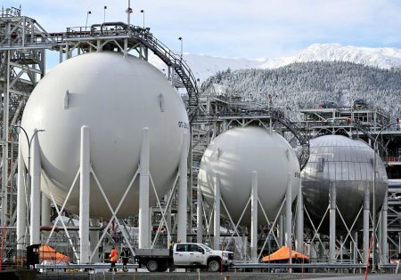 Greenpeace: Υποτιμημένοι οι κίνδυνοι του LNG