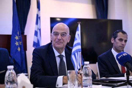 Δένδιας: Αβέβαιη μέρα για τη Συρία – «Σχιζοφρενική» η προσέγγιση της ΕΕ για την Άμυνα