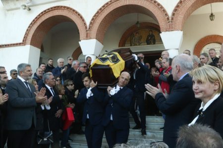 Νίκος Σαργκάνης: Καλυμμένο με τη σημαία του Ηλυσιακού το φέρετρο