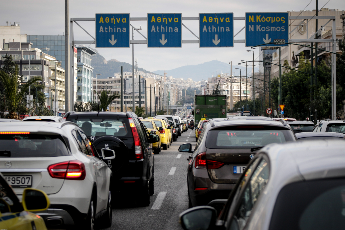 Κίνηση: Χάος στους δρόμους της Αθήνας – Στο «κόκκινο» Κηφισός, Αττική Οδός