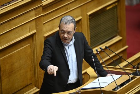 Βουλή – Φάμελλος για τα κέρδη των τραπεζών: Τα λεφτόδεντρα υπάρχουν στα καρτέλ