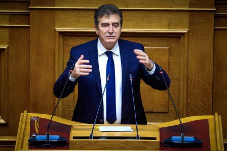 Βουλή: Αγρια κόντρα Χρυσοχοΐδη – Κωνσταντοπούλου για τον αστυνομικό της Βουλής