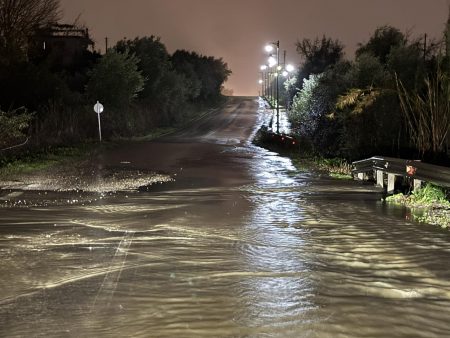 Αγρίνιο: Δύκολη νύχτα λόγω της κακοκαιρίας – Εγκλωβίστηκαν οδηγοί, πλημμύρισαν δρόμοι