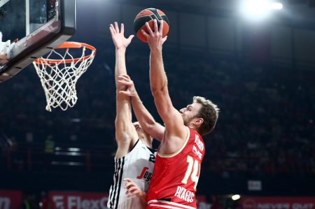 Euroleague: Βεζένκοβ και Φουρνιέ άνοιξαν τον δρόμο για επιστροφή στις νίκες