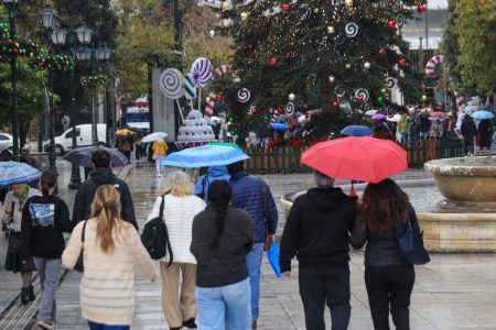 Καιρός: Χριστούγεννα με βροχές και καταιγίδες – Έντονα φαινόμενα σε όλη τη χώρα