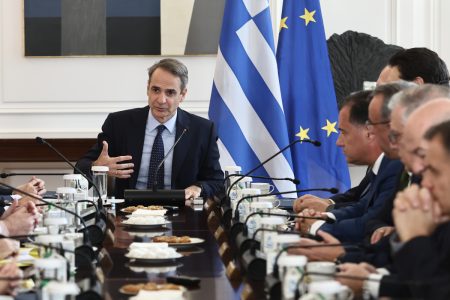 Μητσοτάκης σε υπουργικό συμβούλιο: «Δεν υπάρχει πολυτέλεια του εφησύχασμού»