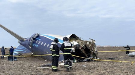 Καζακστάν: 25 επιζώντες από τη συντριβή επιβατικού αεροπλάνου