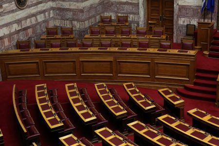 Τι αφήνουν από το 2024 και τι παίρνουν μαζί τους το 2025 οι βουλευτές