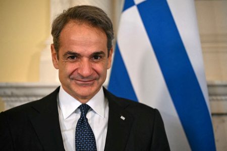 Handelsblatt : Πληθωρισμός, ακρίβεια, χαμηλά εισοδήματα απειλούν τον Μητσοτάκη