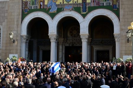 5 το πρωί: Η Ελλάδα αποχαιρέτησε τον Κώστα Σημίτη – Εικόνες αποκάλυψης στο Λος Άντζελες – Πτώση ασανσέρ στον «Ερυθρό Σταυρό»