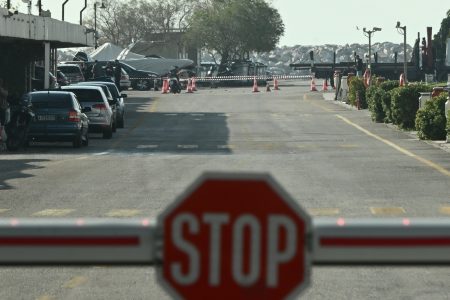 Τραγωδία στον Φλοίσβο: Γερανοφόρο έκανε όπισθεν και καταπλάκωσε δικυκλιστή