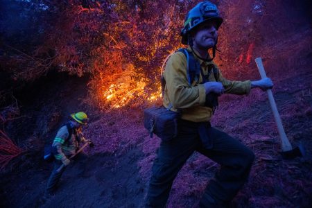 Λος Άντζελες: Μαίνονται οι καταστροφικές πυρκαγιές – Προβλέψεις για επικίνδυνους θυελλώδεις ανέμους