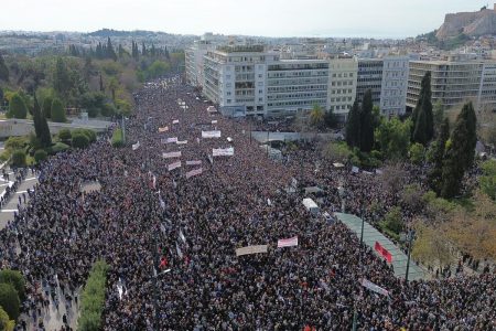 Κοιτώντας τα Τέμπη κατάματα και η κριτική των γαλάζιων στην κυβέρνηση