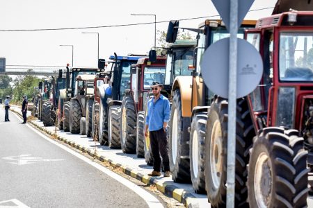 Αγρότες Θεσσαλίας: Συνεχίζουν τις κινητοποιήσεις – Σε ποιους αποκλεισμούς δρόμων προχωρούν