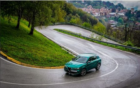 Η Alfa Romeo αναβάλει τα σχέδιά της για πλήρη εξηλεκτρισμό το 2027