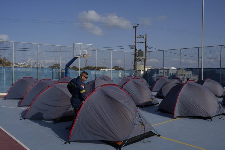 Σεισμοί στην Σαντορίνη: Συνεχείς δονήσεις – Φεύγουν οι κάτοικοι – Όλες οι εξελίξεις