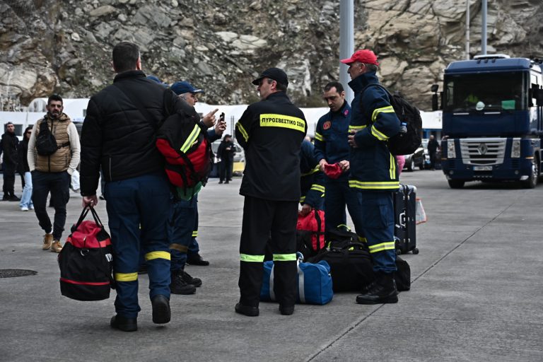 Σεισμοί στη Σαντορίνη: Συνεχίζονται οι σεισμικές δονήσεις – Tα σενάρια για την εξέλιξη του φαινομένου