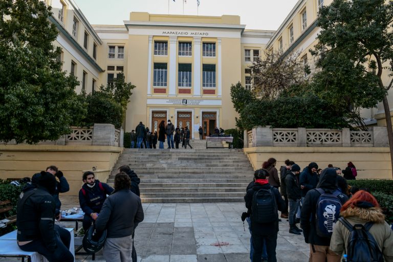 Παράθυρο για πτυχίο στους «αιώνιους» φοιτητές